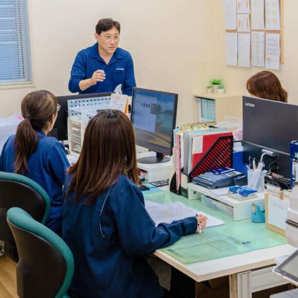 ミーティング中の写真